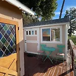 Glamping Hollywood Hills - Luxury Tiny House